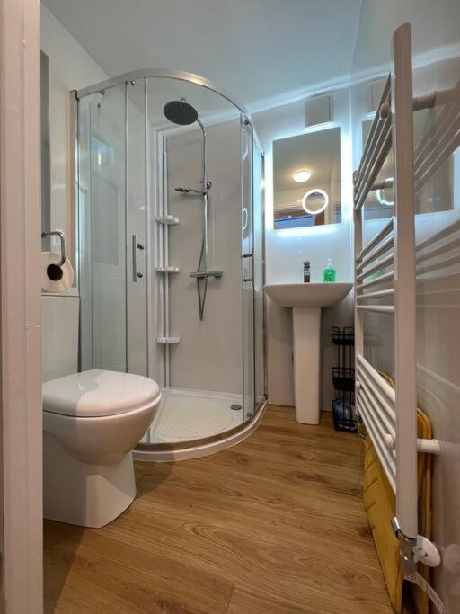 Citrus Chalet, Modern Light And Airy! Holiday home *